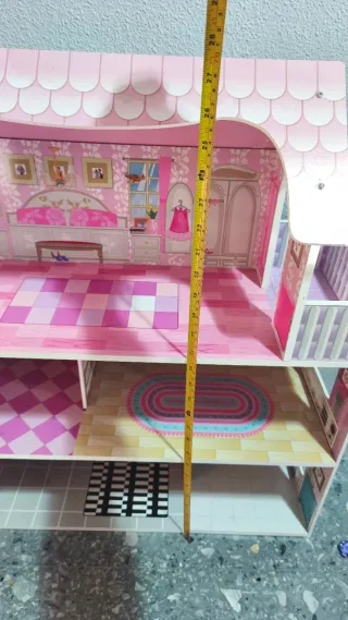 Casa de muñecas de madera