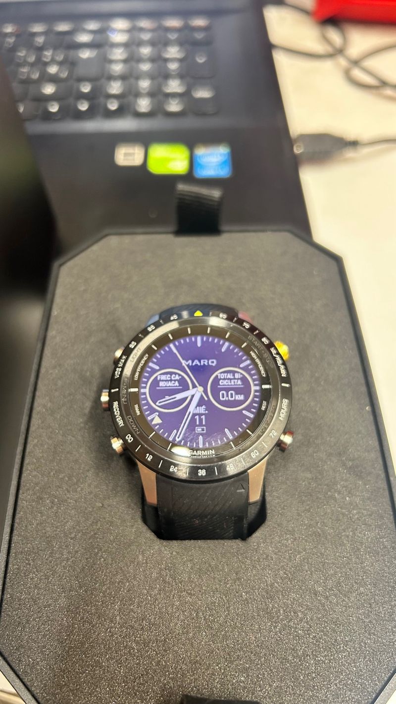 Reloj Garmin MARQ Athlete Titanio y cristal zafiro