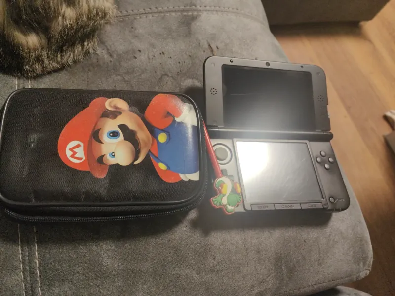 Nintendo 3DS XL Negra + Funda Mario