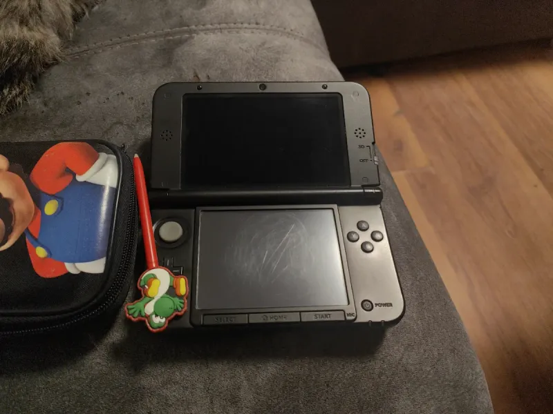 Nintendo 3DS XL Negra + Funda Mario afbeelding 2