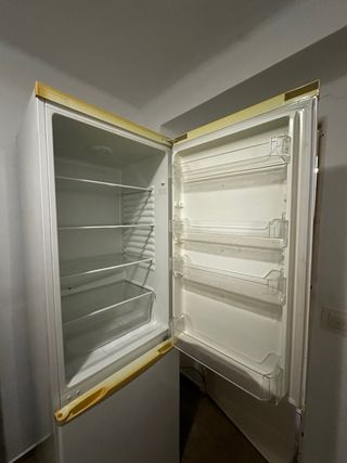 Frigorífico Domest Blanco con Detalles Amarillos