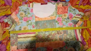 Camiseta estampada floral y paisley