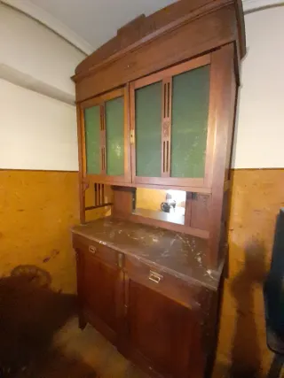 Alacena madera nogal con vitrina