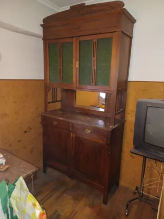 Alacena madera nogal con vitrina