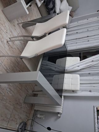 Mueble de salón, tele 65", 2mesas 6sillas