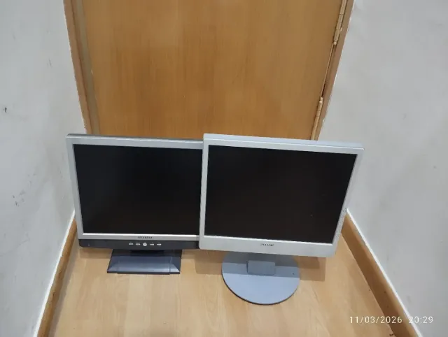 2 Monitores Hyundai y Sony