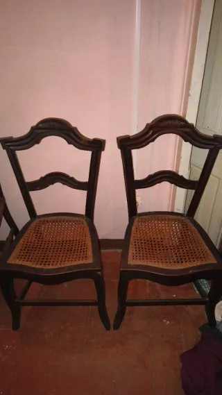 Juego de 2 Sillas de Madera con Asiento de Rattan