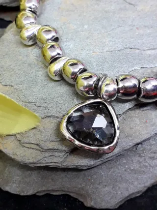 Pulsera elástica con charms