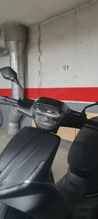 Moto 125cc Scooter Negra