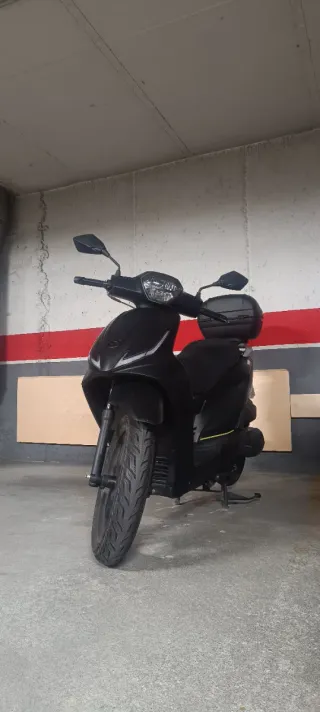 Moto 125cc Scooter Negra