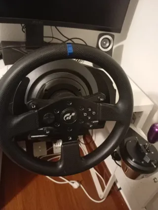 Volante T300 e leva cambio TH8A Thrustmaster e pedaliera