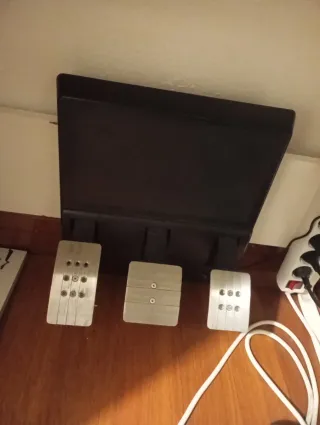 Volante T300 e leva cambio TH8A Thrustmaster e pedaliera