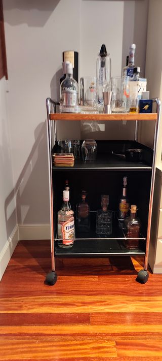 Camarera salón madera e inoxidable