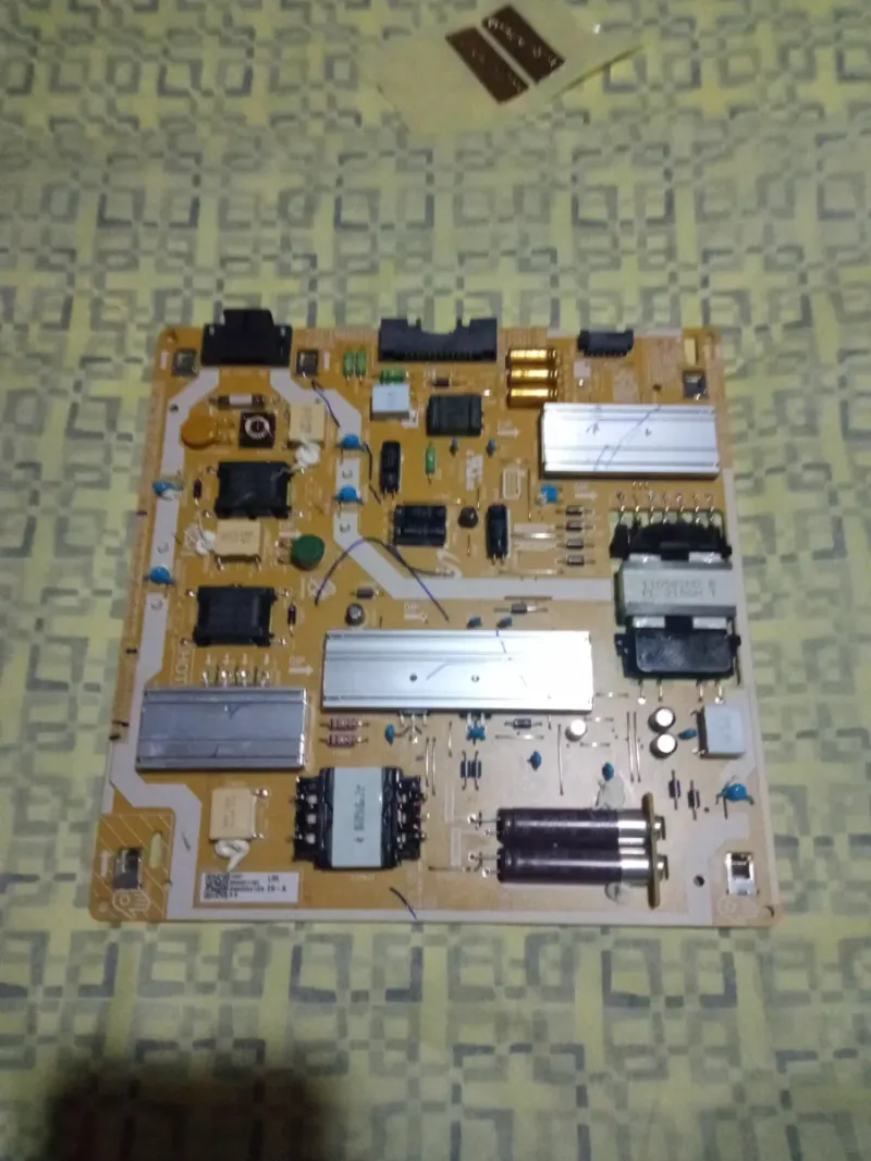 Fuente TV Samsung UE50AU8005K