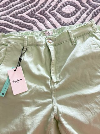 Pantalón Pepe Jeans verde acampanado