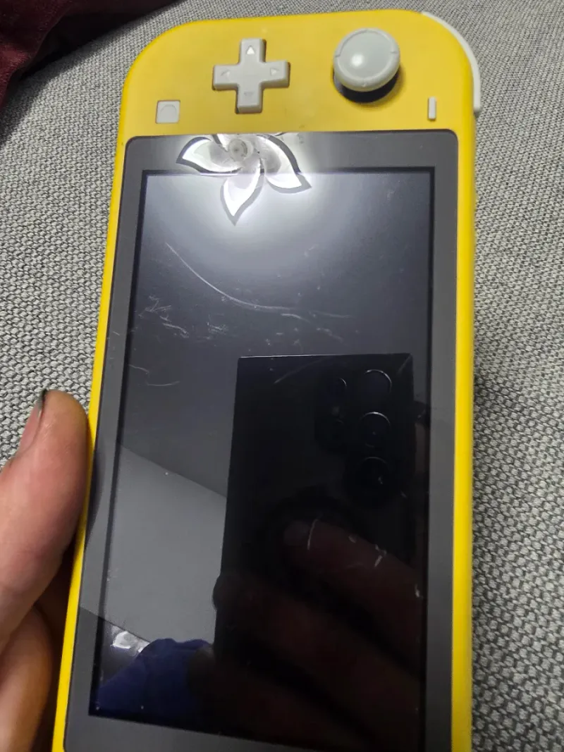 Nintendo Switch Lite Amarilla - Repuesto afbeelding 4