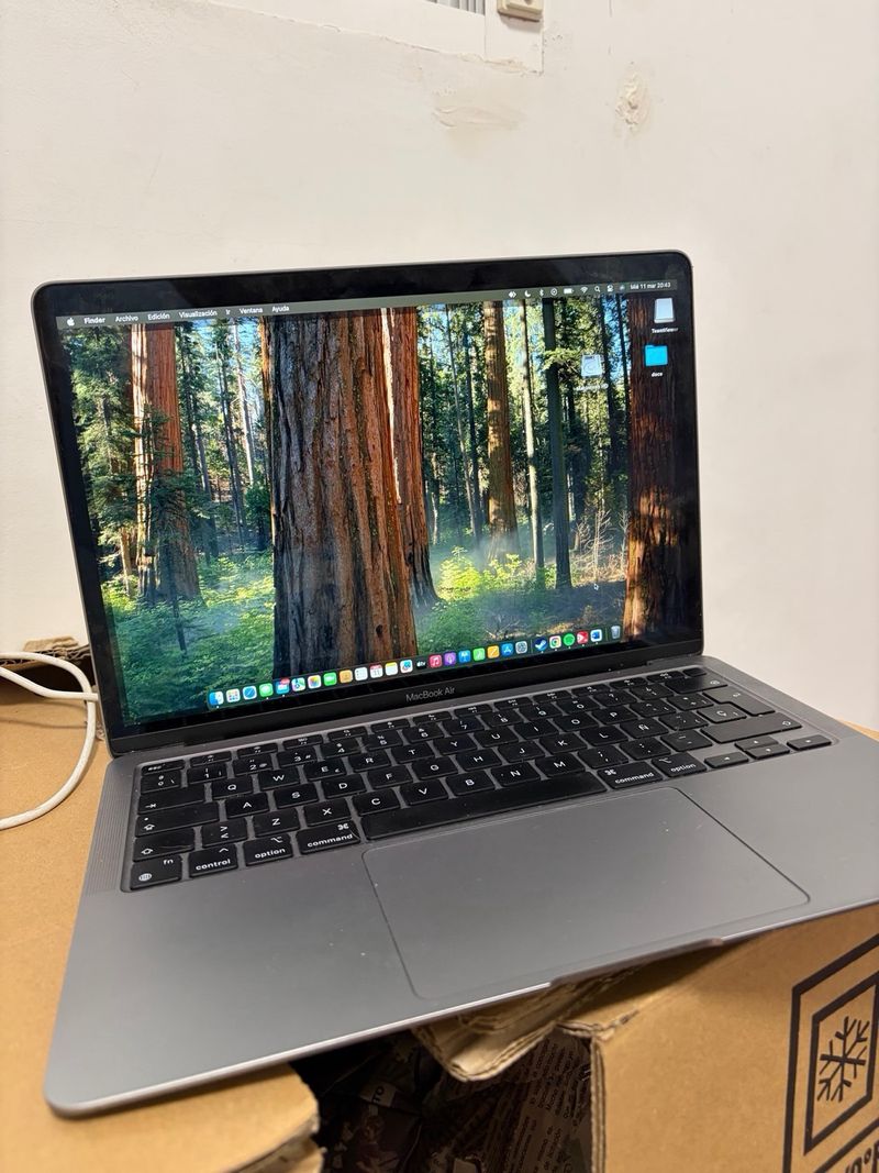 MacBook Air 13 Gris Espacial afbeelding 2