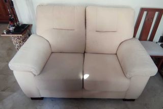 Sofá de 2 plazas color crema