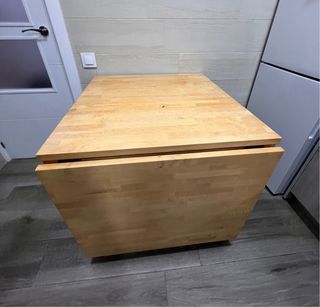 Mesa plegable de madera