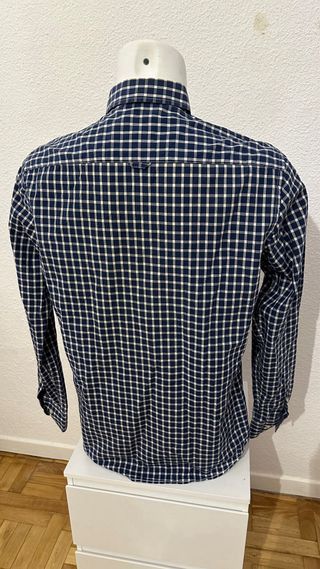Camisa de cuadros azul y blanco
