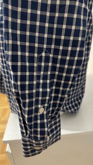Camisa de cuadros azul y blanco