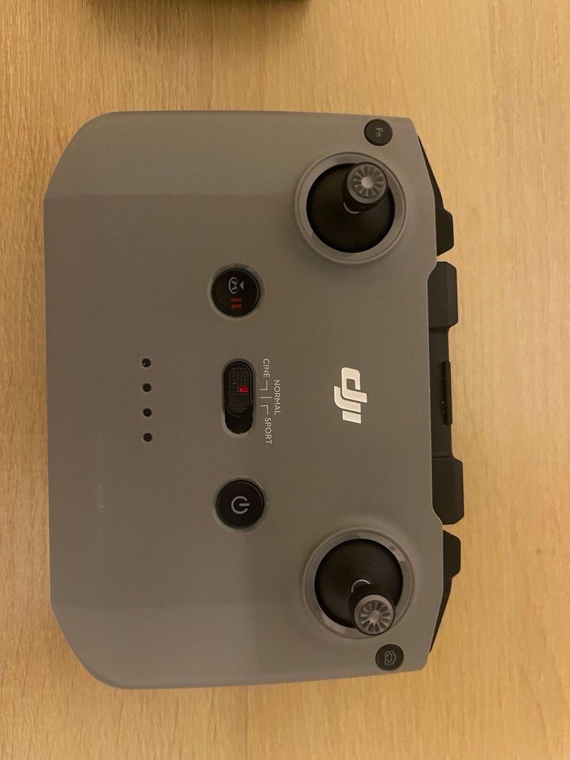 Accesorios originales DJI para drones: baterías, cargador, controlador y hélices afbeelding 2