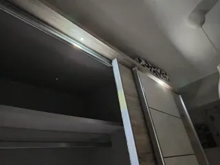 Armario puertas correderas con luz