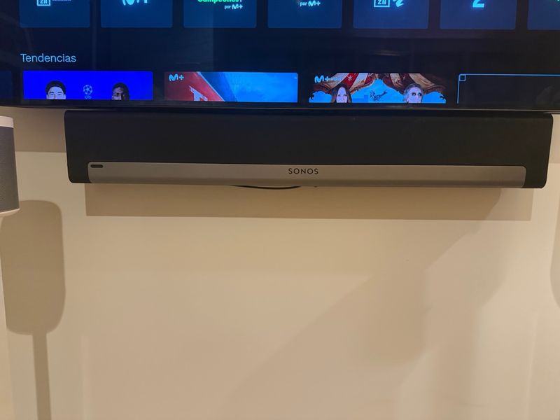 Barra Sonos y 2 altavoces Play:1