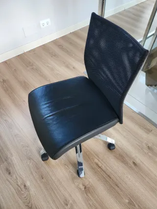 Silla de oficina negra