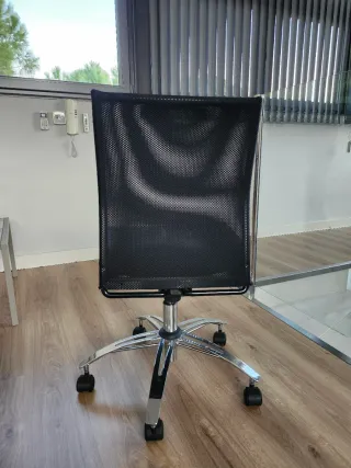 Silla de oficina negra