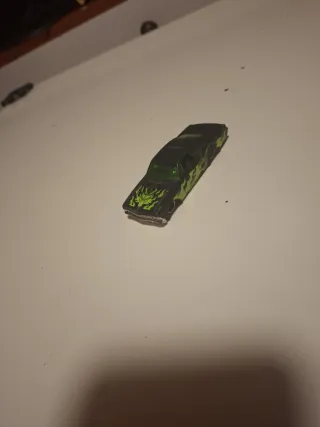 Coche Hot Wheels Negro y Verde