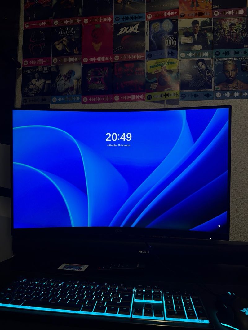 Monitor AOC Curvo 31.5” 2k 180hz afbeelding 3