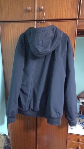 Chaqueta Carhartt Negra con Capucha