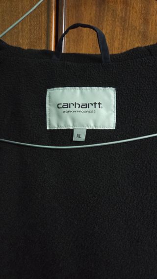 Chaqueta Carhartt Negra con Capucha