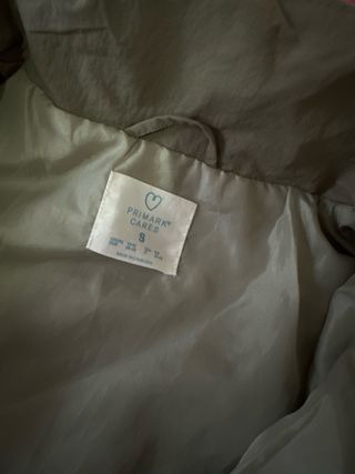 Chaqueta cortavientos beige y verde