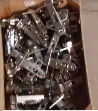 Bisagras para puertas de cocina a 0,75 la unidad