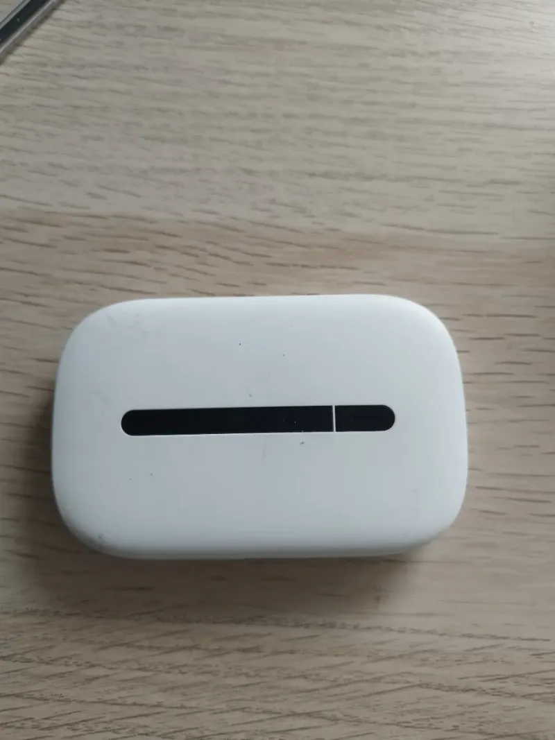 Roteador Wi-Fi portátil blanco