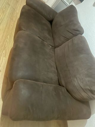 Sofá marrón de tela