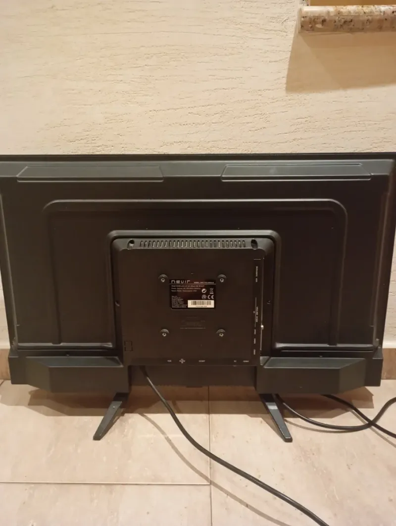 Televisor Nevir 32 Seminuevo  (Precio negociable)