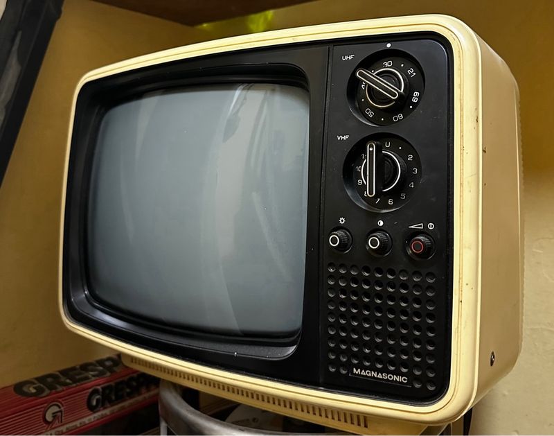 Televisor Magnasonic Coleccionista Beige/Negro afbeelding 2