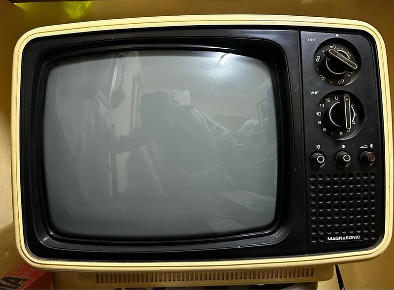 Televisor Magnasonic Coleccionista Beige/Negro afbeelding 3