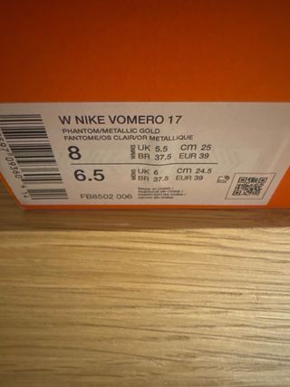 Zapatillas Nike Running Beige y Dorado