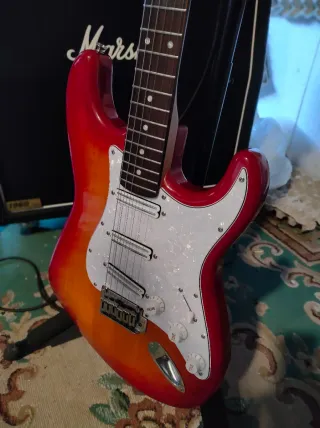 Guitarra Squier Standard cherry