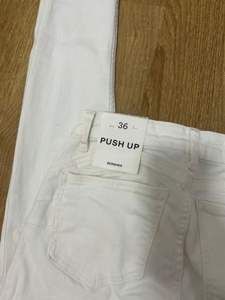 Pantalón vaquero pitillo Bershka blanco Talla S