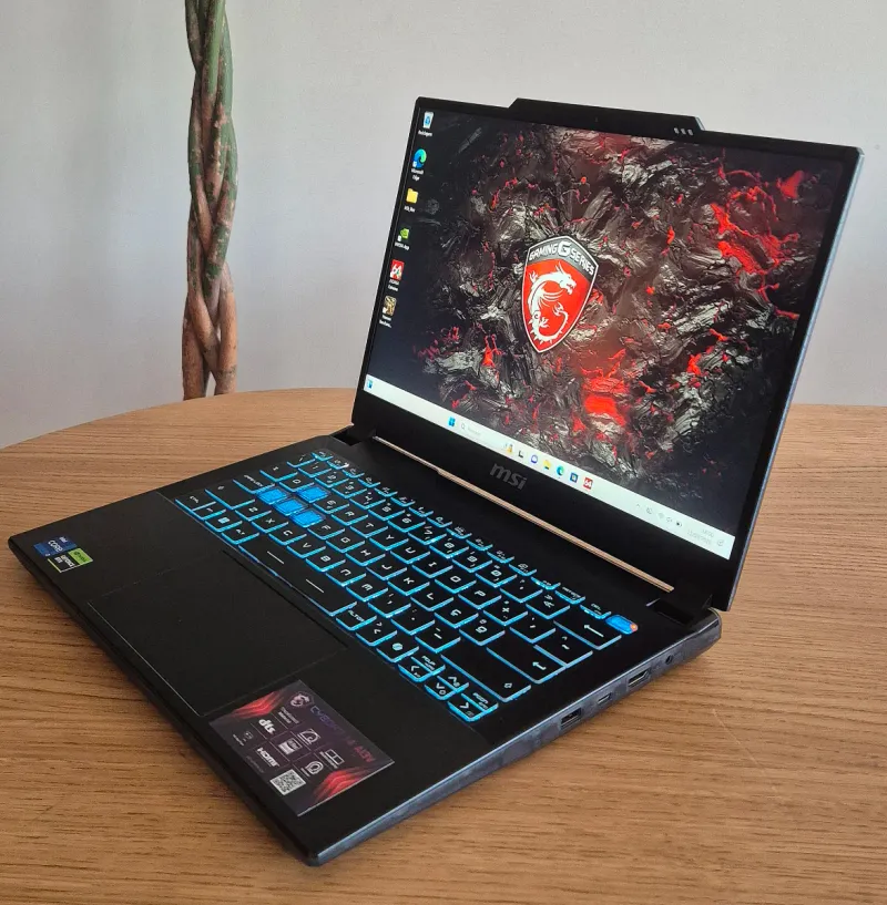 MSI Cyborg i7-13ª RTX 4060 64GB 4TB Garantía