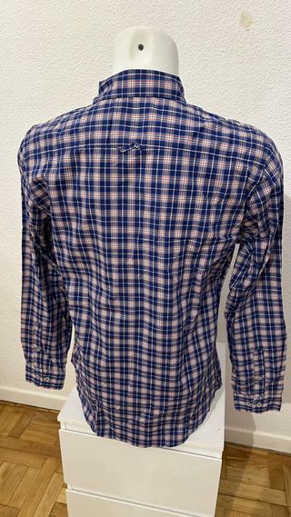 Camisa de cuadros azul y rosa