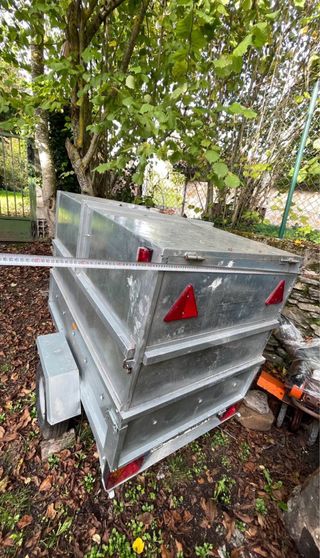 Carro cerrado con enganche de horquillas