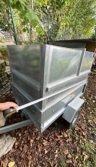 Carro cerrado con enganche de horquillas