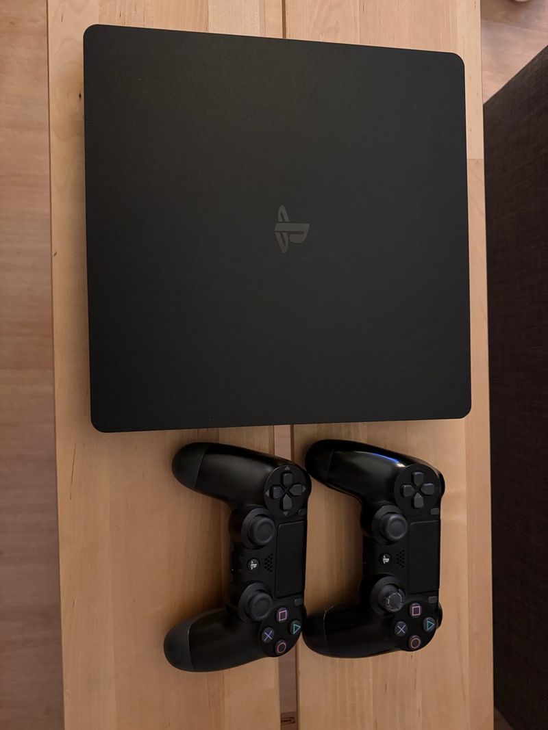 PS4 (PlayStation 4) + 2 Mandos DualShock