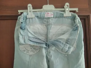 Jeans bambina azzurri con pizzo